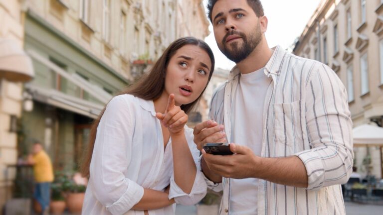 Why Location Tracking Apps Are a Must-Have When Traveling